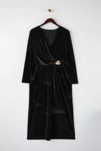 Trendyol Curve Black Accessory Detailed Velvet Knitting Plus Size Dress - Image 5