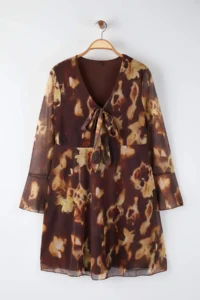 Trendyol Curve Brown V-neck flower patterned Tulle Knitting Plus Size Dress - Image 5