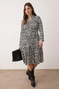 Trendyol Curve Black-White Patterned Polo Shirt Collar Crepe Knitting Plus Size Dress