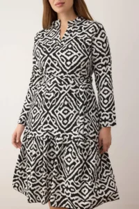 Trendyol Curve Black-White Patterned Polo Shirt Collar Crepe Knitting Plus Size Dress - Image 3