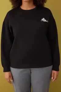 Trendyol Curve Black animals Embroidered Regular Thick Knitting Plus Size Sweatshirt with fleece inside - Image 3