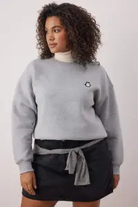 Trendyol Curve Gray Melange Penguin Embroidered Regular Fit Plus Size Sweatshirt - Image 2