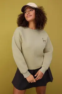 Trendyol Curve Stone animals Embroidered Regular/Normal Pattern Thick Fleece Inside Knitting Plus Size Sweatshirt - Image 2