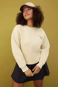 Trendyol Curve Stone animals Embroidered Regular/Normal Pattern Thick Fleece Inside Knitting Plus Size Sweatshirt - Image 6