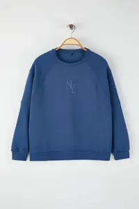 Trendyol Curve Indigo Regular Fit Embroidered Thick Knitting Plus Size Sweatshirt with Fleece Inside - Image 5