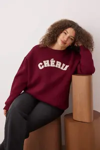 Trendyol Curve Burgundy Thick Oversized/Large Cut Slogan Embroidered Knitting Plus Size Sweatshirt - Image 2
