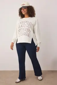 Trendyol Curve Ecru Eyalet Printed Oversized/Bol Cut Plus Size Sweasthirt