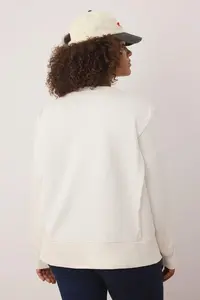Trendyol Curve Ecru Eyalet Printed Oversized/Bol Cut Plus Size Sweasthirt - Image 4