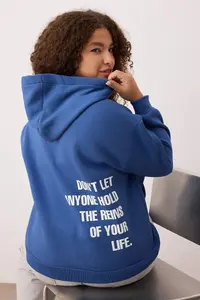 Trendyol Curve Mavi Hooded Back Slogan Printed Knitting Plus Size Sweatshirt - Image 2