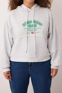 Trendyol Curve Gray Melange Hooded Puff Printed Wide Pattern Crop Size Knitting Plus Size Sweatshirt - Image 3
