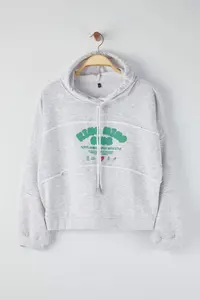 Trendyol Curve Gray Melange Hooded Puff Printed Wide Pattern Crop Size Knitting Plus Size Sweatshirt - Image 5