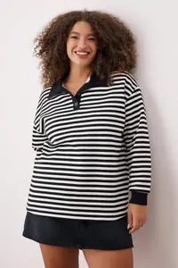 Trendyol Curve Black Striped Polo Shirt Collar Thick Oversized Knitting Plus Size Sweatshirt - Image 2