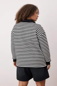 Trendyol Curve Black Striped Polo Shirt Collar Thick Oversized Knitting Plus Size Sweatshirt - Image 4