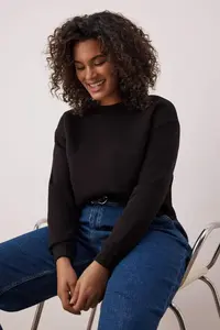 Trendyol Curve Black Crop Size Crew Neck Basic Plus Size Sweatshirt - Image 2