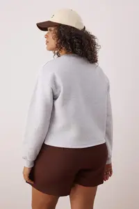 Trendyol Curve Kar Melange Crop Size Crew Neck Basic Plus Size Sweatshirt - Image 4