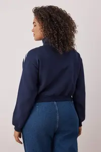 Trendyol Curve Navy Blue Crop Size College Themed Striped Front Zippered Plus Size Sweatshirt - Image 4