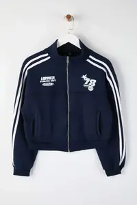 Trendyol Curve Navy Blue Crop Size College Themed Striped Front Zippered Plus Size Sweatshirt - Image 5