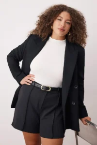 Trendyol Curve Black ribbed Plus Size Short Weaving Shorts - Image 2