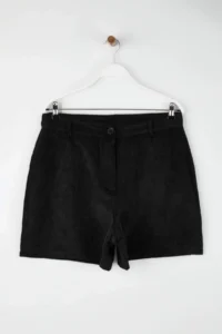 Trendyol Curve Black Ribbed Velvet Weaving Plus Size Shorts - Image 5
