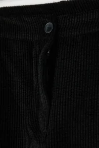 Trendyol Curve Black Ribbed Velvet Weaving Plus Size Shorts - Image 6