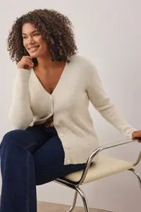 Trendyol Curve Wardrobe Essentials Ecru V-neck Soft Feeling Knitwear Cardigan