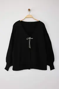 Trendyol Curve Black Bow/Ribbon Detailed Knitwear Cardigan - Image 5