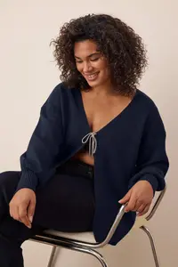 Trendyol Curve Navy Blue Bow/Ribbon Detailed Knitwear Cardigan - Image 2