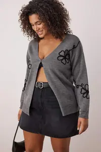 Trendyol Curve Anthracite Embroidery Detailed V-neck Knitwear Cardigan