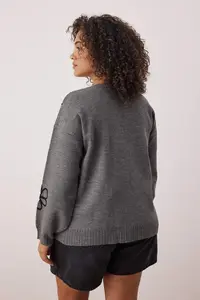 Trendyol Curve Anthracite Embroidery Detailed V-neck Knitwear Cardigan - Image 4