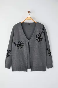 Trendyol Curve Anthracite Embroidery Detailed V-neck Knitwear Cardigan - Image 5