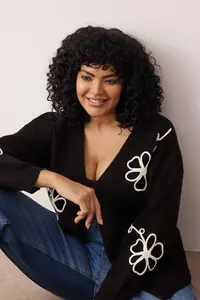 Trendyol Curve Black Embroidery Detailed V-neck Knitwear Cardigan
