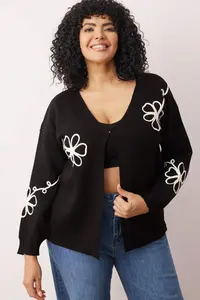 Trendyol Curve Black Embroidery Detailed V-neck Knitwear Cardigan - Image 2