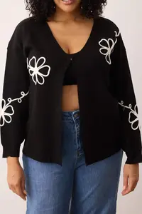 Trendyol Curve Black Embroidery Detailed V-neck Knitwear Cardigan - Image 3
