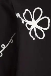 Trendyol Curve Black Embroidery Detailed V-neck Knitwear Cardigan - Image 6