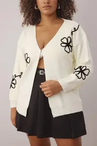 Trendyol Curve Ecru Embroidery Detailed V-neck Knitwear Cardigan - Image 3