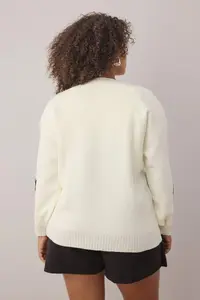 Trendyol Curve Ecru Embroidery Detailed V-neck Knitwear Cardigan - Image 4