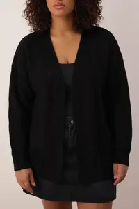 Trendyol Curve Black Soft textured Pocket Detail Knitwear Cardigan - Image 3