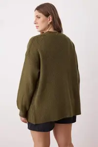Trendyol Curve Khaki Soft textured Pocket Detail Knitwear Cardigan - Image 4