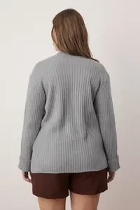 Trendyol Curve Gray Soft textured Dog collar Knitwear Cardigan - Image 3