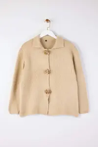 Trendyol Curve Mink Polo Shirt Collar Floral Button Detailed Knitwear Cardigan - Image 2
