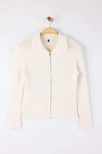 Trendyol Curve Wardrobe Essentials Ecru Zippered Dog collar Soft textured Cotton Knitwear Cardigan - Image 2
