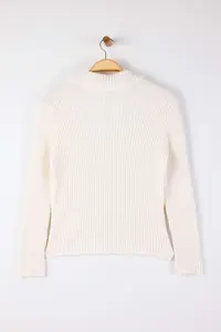 Trendyol Curve Wardrobe Essentials Ecru Zippered Dog collar Soft textured Cotton Knitwear Cardigan - Image 3