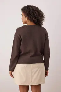 Trendyol Curve Brown Cotton V-neck Relax Fit Knitwear Cardigan - Image 4