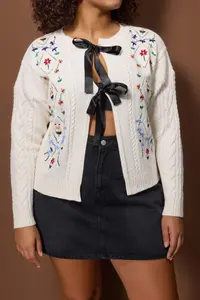 Trendyol Curve Ecru Ribbon Detailed Flower Embroidered Hair Knitting Knitwear Cardigan - Image 3
