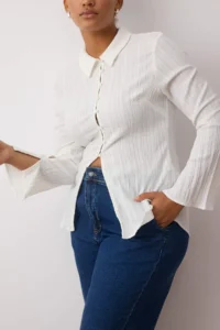 Trendyol Curve Ecru textured Fitted Bele Oturan Weaving Plus Size Shirt - Image 3