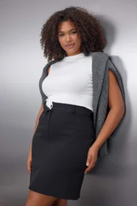Trendyol Curve Black Contrast Belt Detailed Mini Weaving Plus Size Skirt - Image 2
