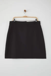 Trendyol Curve Black Contrast Belt Detailed Mini Weaving Plus Size Skirt - Image 7