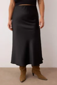 Trendyol Curve Black Midi Size Satin Weaving Plus Size Skirt - Image 3