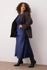 Trendyol Curve Navy Blue Midi Size Satin Weaving Plus Size Skirt - Image 2