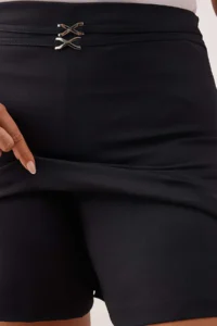 Trendyol Curve Black Belt Detailed Mini Weaving Plus Size Shorts Skirt - Image 4